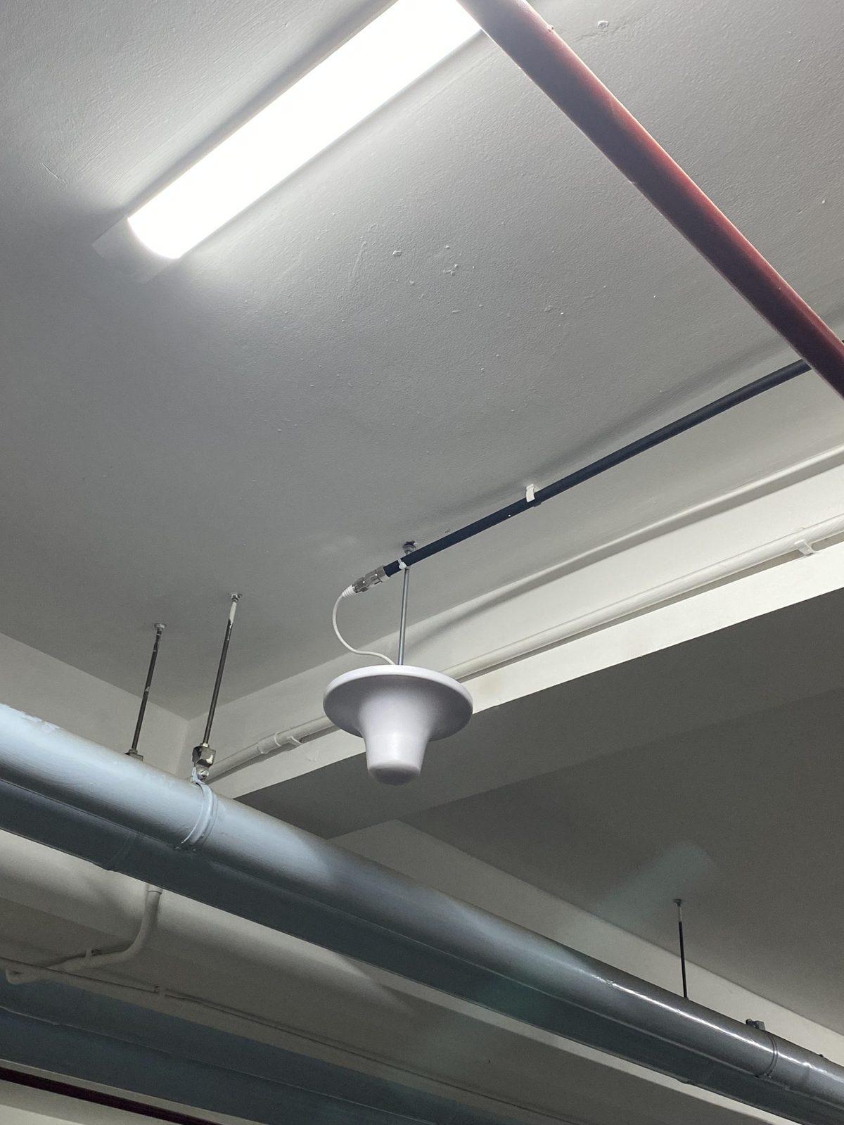 Anten omni tầng hầm kỹ thuật - Kết nối feeder coaxial